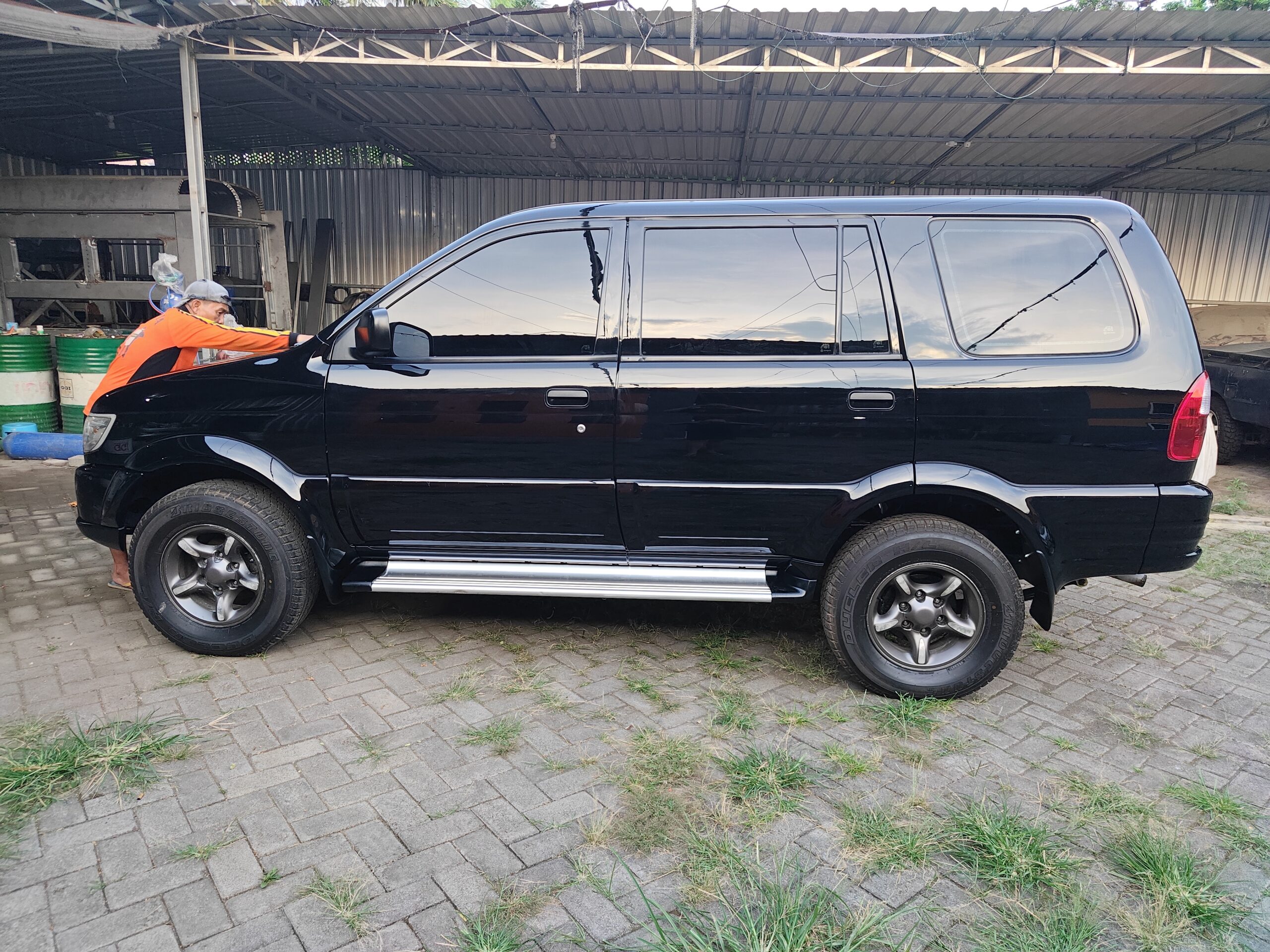 Pengecatan Total Isuzu Panther